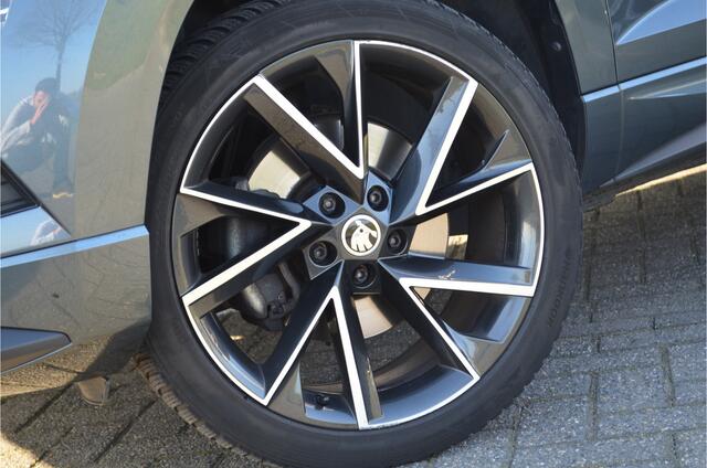 Skoda Karoq 1.5 TSI ACT Sportline Business Trekhaak wegklap | Virtual cockpit | CANTON | Keyless | Carplay | Stoelverwarming | LED koplampen | a.Camera