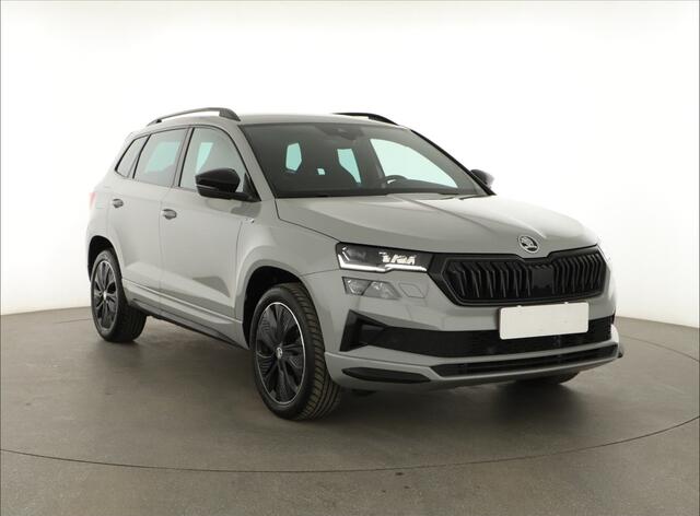 Skoda Karoq 1.5 TSI DSG Sportline | VERWACHT | Adapt. Cruise | DCC | Camera | Matrix LED