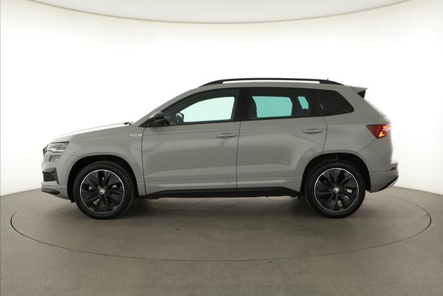 Skoda Karoq 1.5 TSI DSG Sportline | VERWACHT | Adapt. Cruise | DCC | Camera | Matrix LED