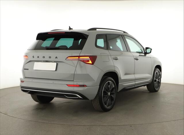 Skoda Karoq 1.5 TSI DSG Sportline | VERWACHT | Adapt. Cruise | DCC | Camera | Matrix LED