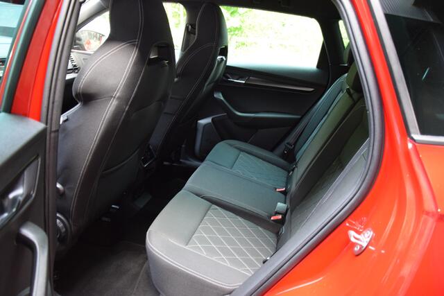 Skoda Karoq 1.5 TSI ACT Sportline Business DSG Automaat | incl. BOVAG Garantie | NL-Auto | Navigatie | Virtual Cockpit | Achteruitrijcamera | 18'' Velgen | Full LED | Carplay | DAB | Keyless Entry&GO |