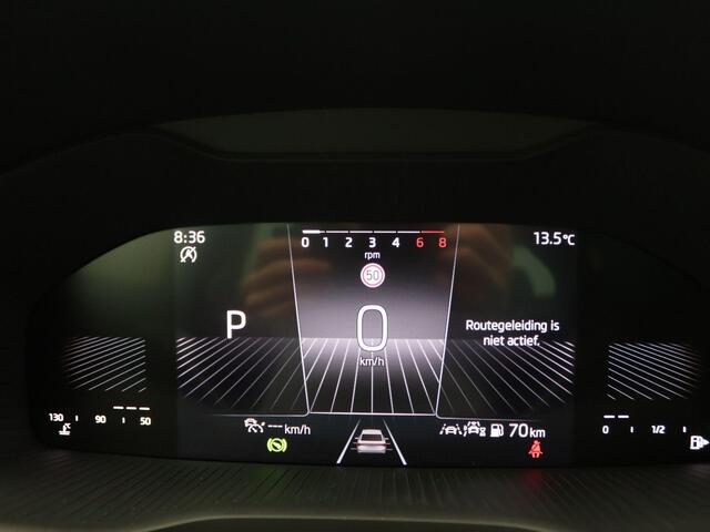 Skoda Karoq 1.5 TSI ACT Business Edition 150PK DSG full led, adaptive cruise, lane assist, elek. bedienbare achterklep, keyless, stuur-stoelverwarming, achteruitrijcamera, 18" lichtmetaal