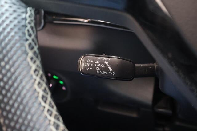 Skoda Karoq 1.5 TSI Sportline Business | Stoelverwarming | LED