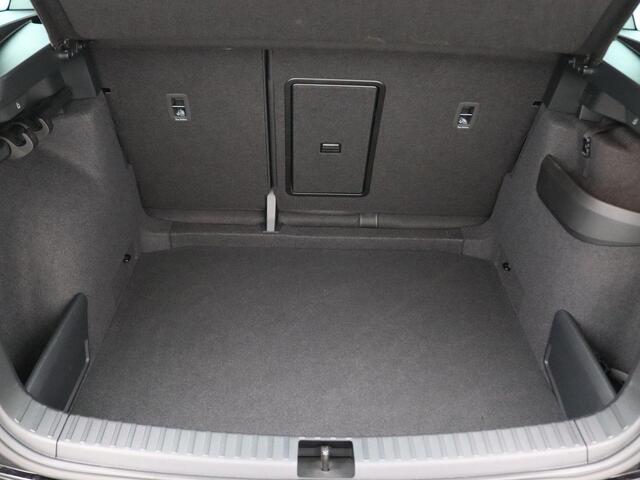 Skoda Karoq 1.5 TSI ACT Business Edition 150PK DSG full led, adaptive cruise, lane assist, elek. bedienbare achterklep, keyless, stuur-stoelverwarming, achteruitrijcamera, 18" lichtmetaal