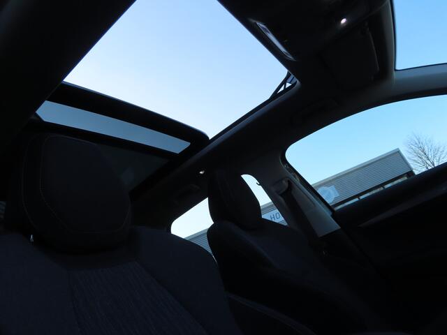 Skoda Karoq 1.5 TSI ACT Style DSG | pano dak | bestuurderstoel elektrisch + geheugen | voorruitverwarming | adaptive cruise | stoelverwarming | camera
