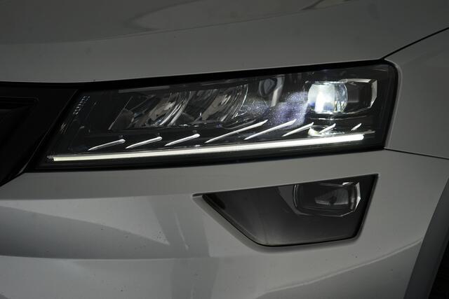 Skoda Karoq 1.5 TSI ACT Sportline Business | Trekhaak | Pano