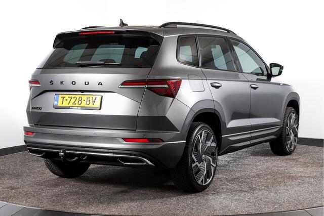 Skoda Karoq 1.5 TSI ACT 150 PK Sportline Business - Automaat | Dig. Cockpit | Adapt. Cruise | Stoel-Stuurverw. | PDC | Camera | NAV + App. Connect | ECC | DAB | Elek. Klep | Afn. Trekhaak | LM 19" |