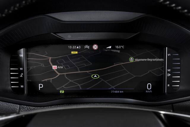 Skoda Karoq 1.5 TSI ACT 150 PK Sportline Business - Automaat | Dig. Cockpit | Adapt. Cruise | Stoel-Stuurverw. | PDC | Camera | NAV + App. Connect | ECC | DAB | Elek. Klep | Afn. Trekhaak | LM 19" |