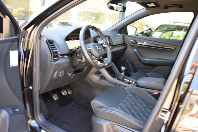 Skoda Karoq 1.5 TSI ACT Sportline Business | Org. NL | BOVAG Garantie | Panoramadak | Virtual Dashboard | Elektrische Achterklep | Achteruitrijcamera | 19'' Velgen | Stuur&Stoelverwarming |
