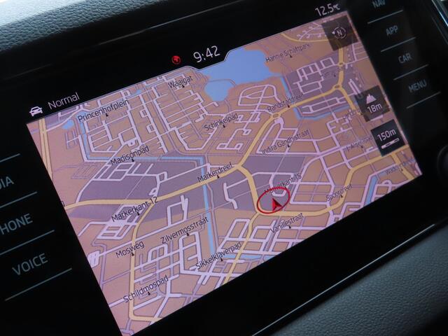 Skoda Karoq 1.5 TSI ACT Style DSG | sportinterieur | trekhaak wegklapbaar | verwamd stuurwiel | verwarmde voorstoelen | adaptive cruise