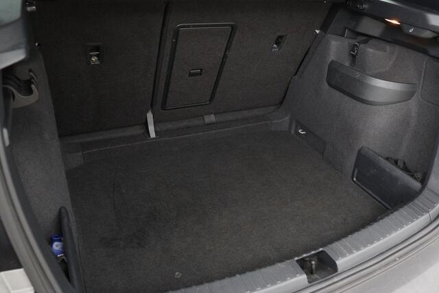 Skoda Karoq 1.0 TSI Ambition | Carplay | Navigatie | Climate control | Parkeerhulp | Cruise control | DAB | Bluetooth