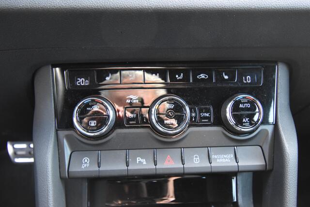 Skoda Karoq 1.5 TSI ACT Sportline Business , TREKHAAK , A UITRIJ CAM ,ST+STUUR VERW , NAVI , CLIMATR ,