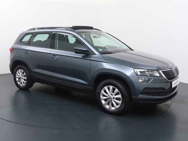Skoda Karoq 1.0 TSI Style | Panorama dak | Multifunctioneel stuurwiel | Sfeerverlichting | Cruise control | spraakbediening | Inklapbare spiegels | Stoelverwarming | Automatische verlichting | Climate | Achteruitrijcamera | Parkeersensoren voor + achter | Dab+ | Blue