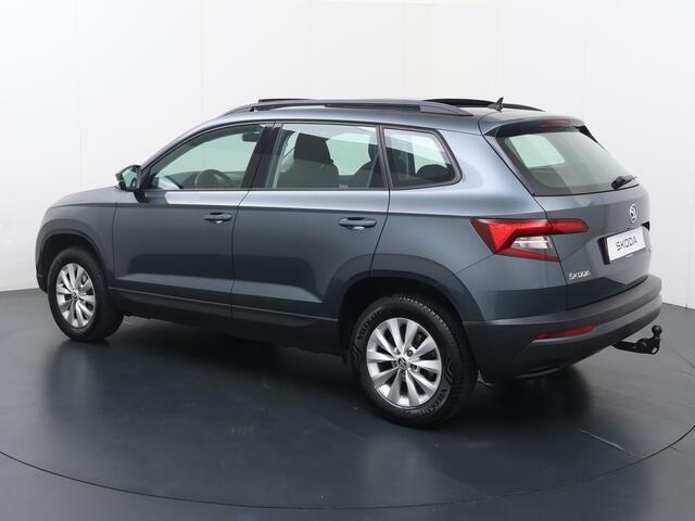 Skoda Karoq 1.0 TSI Style | Panorama dak | Multifunctioneel stuurwiel | Sfeerverlichting | Cruise control | spraakbediening | Inklapbare spiegels | Stoelverwarming | Automatische verlichting | Climate | Achteruitrijcamera | Parkeersensoren voor + achter | Dab+ | Blue