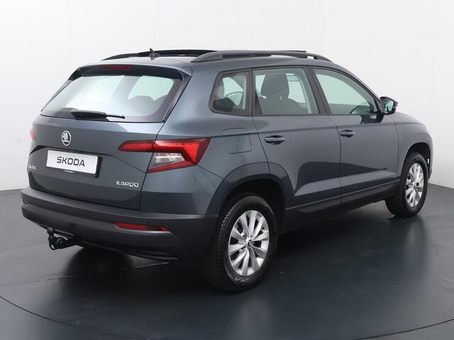 Skoda Karoq 1.0 TSI Style | Panorama dak | Multifunctioneel stuurwiel | Sfeerverlichting | Cruise control | spraakbediening | Inklapbare spiegels | Stoelverwarming | Automatische verlichting | Climate | Achteruitrijcamera | Parkeersensoren voor + achter | Dab+ | Blue
