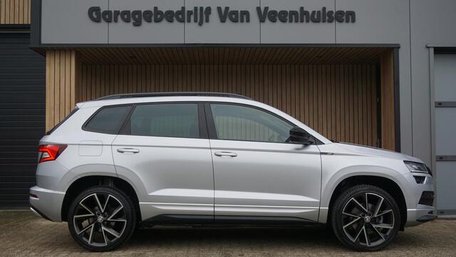 Skoda Karoq 1.5 TSI 150pk DSG Sportline Business Pano.Dak Trekhaak Canton *Black Pack* Virtual Cockpit 19inch LM *NL auto* 123780km!