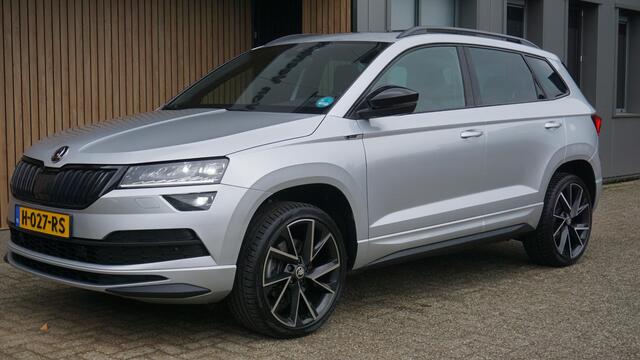 Skoda Karoq 1.5 TSI 150pk DSG Sportline Business Pano.Dak Trekhaak Canton *Black Pack* Virtual Cockpit 19inch LM *NL auto* 123780km!