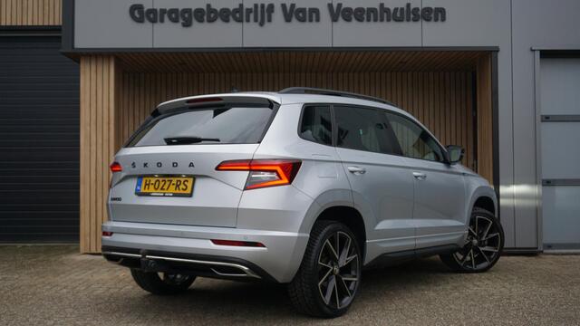 Skoda Karoq 1.5 TSI 150pk DSG Sportline Business Pano.Dak Trekhaak Canton *Black Pack* Virtual Cockpit 19inch LM *NL auto* 123780km!