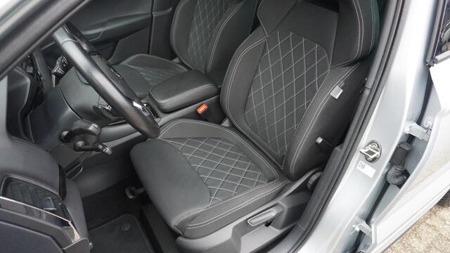 Skoda Karoq 1.5 TSI 150pk DSG Sportline Business Pano.Dak Trekhaak Canton *Black Pack* Virtual Cockpit 19inch LM *NL auto* 123780km!