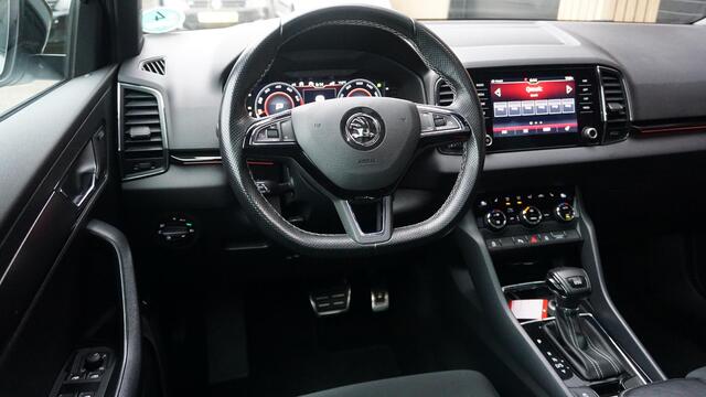 Skoda Karoq 1.5 TSI 150pk DSG Sportline Business Pano.Dak Trekhaak Canton *Black Pack* Virtual Cockpit 19inch LM *NL auto* 123780km!