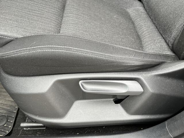 Skoda Karoq 1.0 TSI Style / TREKHAAK/ CAMERA/ PARK. SENSOREN/ CRUISE/ KEYLESS/ STOELVERWARM./ APP-CONNECT/ CLIMA/ DAB/ 18" LMV