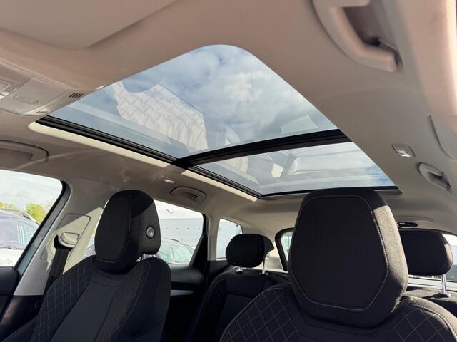 Skoda Karoq 1.5 TSI 150 pk Ambition - pan. dak - elec. trekhaak