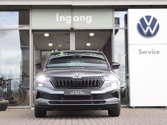 Skoda Karoq 1.5 TSI 150 pk DSG ACT Sportline Business | Navigatie | Keyless | LED | 360° camera | Stoel + Achterbank Verwarming | Voorruit Verwarming | Adaptive Cruise | Stuurverwarming | Standkachel |