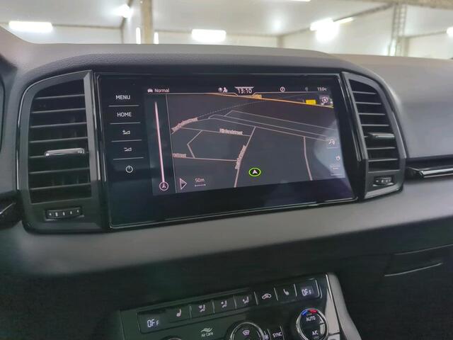 Skoda Karoq 1.5 TSI ACT Sportline Business / Digitaal dashboard / Pano / Zwenkbare trekhaak / Parkeersensoren V+A / App connect / Lichtmetaal 19 inch /