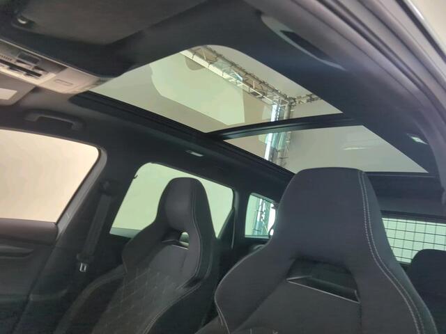 Skoda Karoq 1.5 TSI ACT Sportline Business / Digitaal dashboard / Pano / Zwenkbare trekhaak / Parkeersensoren V+A / App connect / Lichtmetaal 19 inch /
