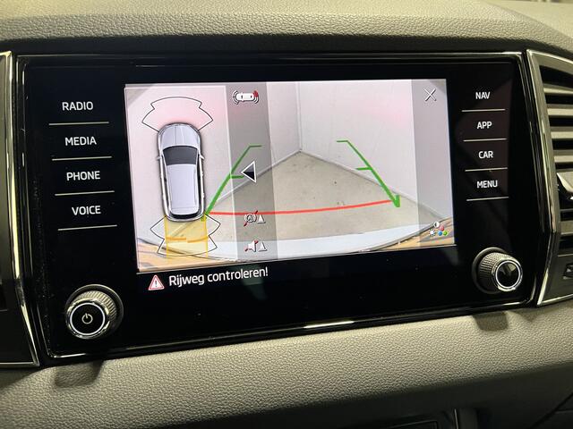 Skoda Karoq 1.5 TSI ACT Business Edition | Android/Apple Carplay | 18" LM Velgen | Elektrisch Glazen Panoramadak | Cruise Control Adaptief | PDC Voor en Achter |