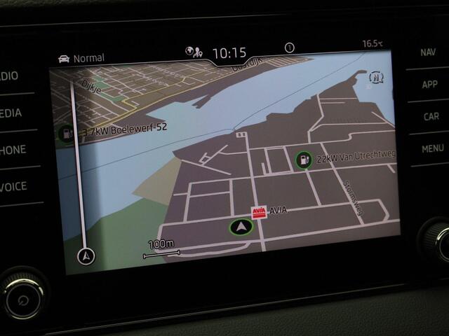 Skoda Karoq 1.5TSI/150PK ACT Sportline DSG · Panoramadak · Trekhaak · Camera + Parkeersensoren · Garantie tot februari 2026 of 90000km
