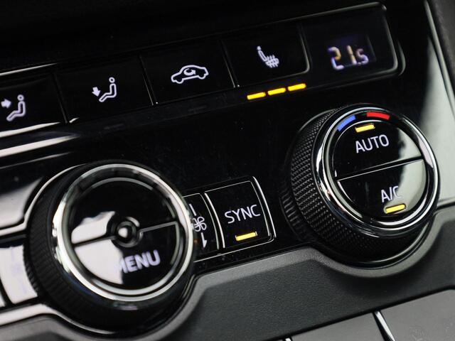 Skoda Karoq 1.5TSI/150PK ACT Sportline DSG · Panoramadak · Trekhaak · Camera + Parkeersensoren · Garantie tot februari 2026 of 90000km