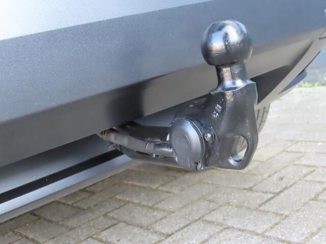 Skoda Karoq 1.5 TSI ACT Style | panoramisch schuifdak | trekhaak wegklapbaar | parkeersensoren voor + achter | stoelverwarming