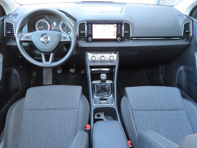 Skoda Karoq 1.5 TSI ACT Style | panoramisch schuifdak | trekhaak wegklapbaar | parkeersensoren voor + achter | stoelverwarming