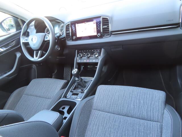 Skoda Karoq 1.5 TSI ACT Style | panoramisch schuifdak | trekhaak wegklapbaar | parkeersensoren voor + achter | stoelverwarming