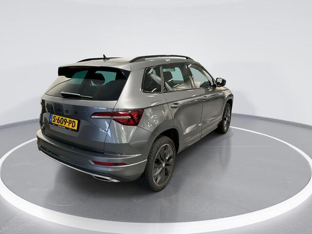 Skoda Karoq 1.5 Tsi 150pk DSG ACT Sportline Business · Keyless · Camera · Elek. Trekhaak ·· Apple/Android Car Play · Navi · 18'' Inch · Garantie t/m 13-03-2027 of 100.000km