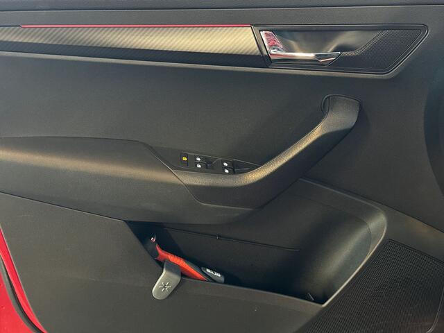 Skoda Karoq 1.5 TSI Sportline Business / Achteruitrijcamera / Navigatie / Parkeersensoren / Adaptive Cruise Control
