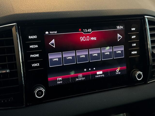 Skoda Karoq 1.5 TSI Sportline Business / Achteruitrijcamera / Navigatie / Parkeersensoren / Adaptive Cruise Control