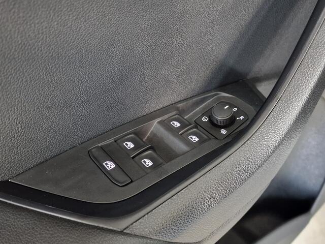 Skoda Karoq 1.5 TSI ACT Sportline Business | LED | Acc | trekhaak |