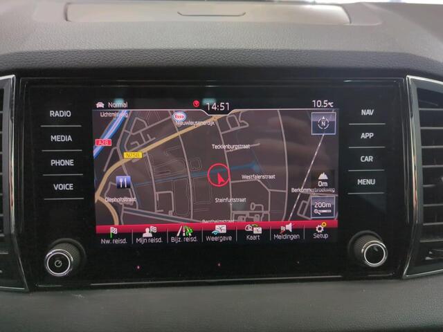 Skoda Karoq 1.5 TSI ACT Sportline Business / Metallic/ Digitale Cockpit/ Led/ Panoramadak/ Camera/ Parkeersensoren/ 18 lmv