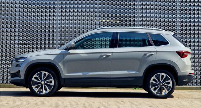 Skoda Karoq 1.5 DSG TSI ACT Design Panoramadak / Camera / Sportstuur / 18 Inch / SK