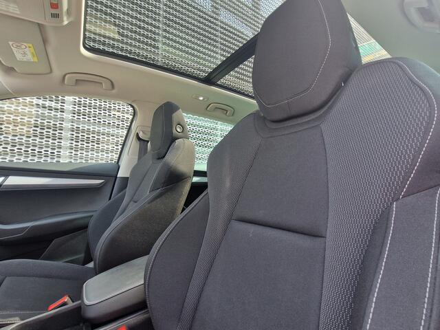 Skoda Karoq 1.5 DSG TSI ACT Design Panoramadak / Camera / Sportstuur / 18 Inch / SK