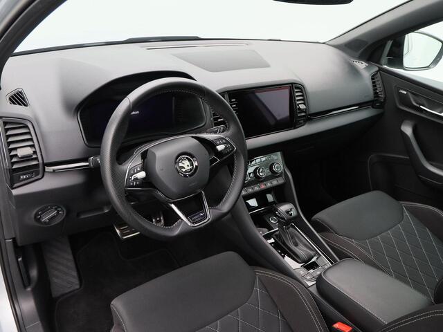 Skoda Karoq 1.5 TSi 150 Pk Automaat Sportline Business | Panoramadak | Trekhaak | Full LED | Camera | 19 Inch | Stoelverwarming | Adaptive Cruise | 42.278 Km!!