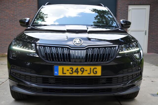 Skoda Karoq 1.5 TSI ACT Sportline Business Automaat/Led/Pdc/Ecc/Panoramadak/Stuur&Stoelverwarming/Virtual Cockpit/Achteruitrijcamera/Cr-Control adaptief/Canton/Privacy-Glass/19-Inch Lmv/Trekhaak