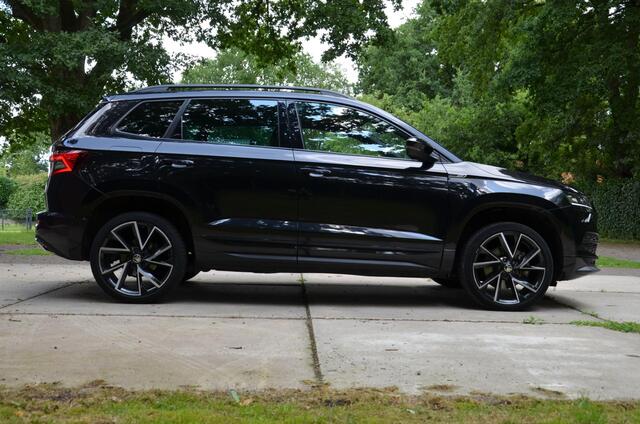 Skoda Karoq 1.5 TSI ACT Sportline Business Automaat/Led/Pdc/Ecc/Panoramadak/Stuur&Stoelverwarming/Virtual Cockpit/Achteruitrijcamera/Cr-Control adaptief/Canton/Privacy-Glass/19-Inch Lmv/Trekhaak