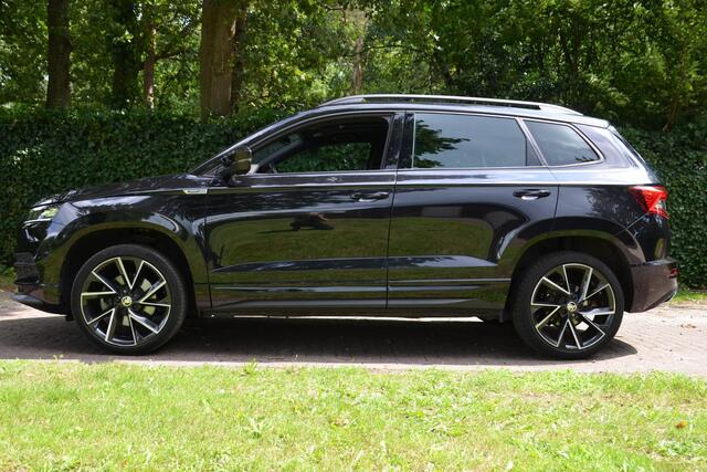 Skoda Karoq 1.5 TSI ACT Sportline Business Automaat/Led/Pdc/Ecc/Panoramadak/Stuur&Stoelverwarming/Virtual Cockpit/Achteruitrijcamera/Cr-Control adaptief/Canton/Privacy-Glass/19-Inch Lmv/Trekhaak