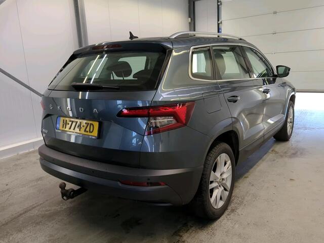 Skoda Karoq 1.5 TSI ACT Business Edition Wegklapbare trekhaak - Keyless entry & Go - Achteruitrijcamera
