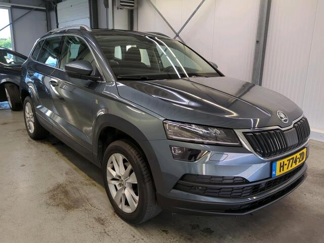 Skoda Karoq 1.5 TSI ACT Business Edition Wegklapbare trekhaak - Keyless entry & Go - Achteruitrijcamera
