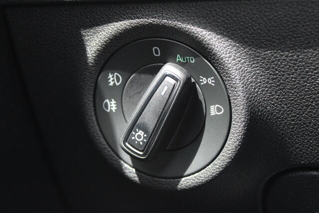 Skoda Karoq 1.5 TSI ACT Sportline Business 150pk - ACC - Navi - Stoel-stuurverwarming - PDC - Rijklaar