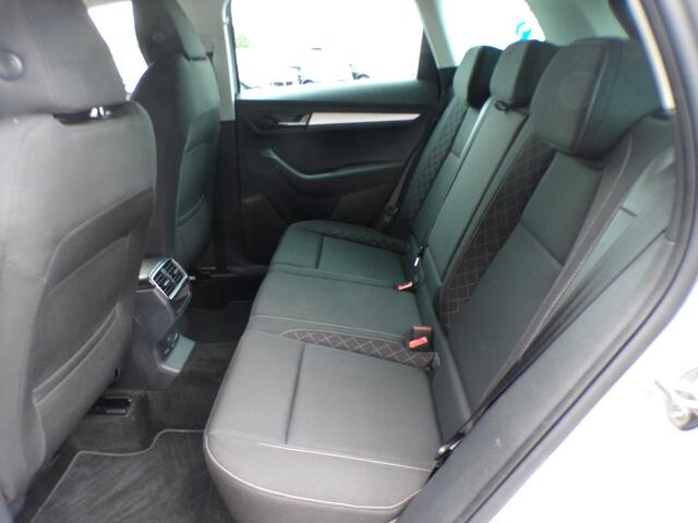 Skoda Karoq 1.0 TSI Business Edition, Carplay + Android Auto / Navigatie / Sensoren / Climate Control / 16'' LMV